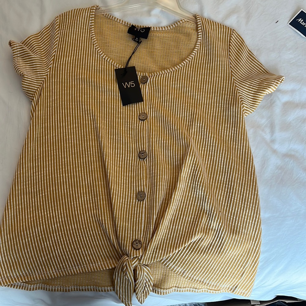 Cute yellow shirt with tie